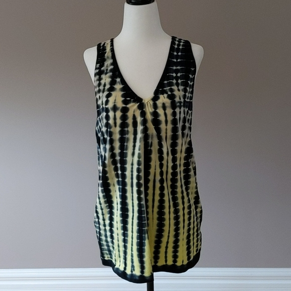 ✨3/$40 - Racerback Workout Tank - Picture 1 of 4